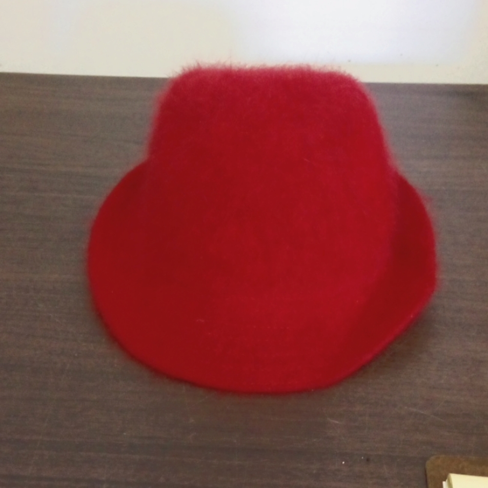 Vintage David & Young Angora Fedota Red one size